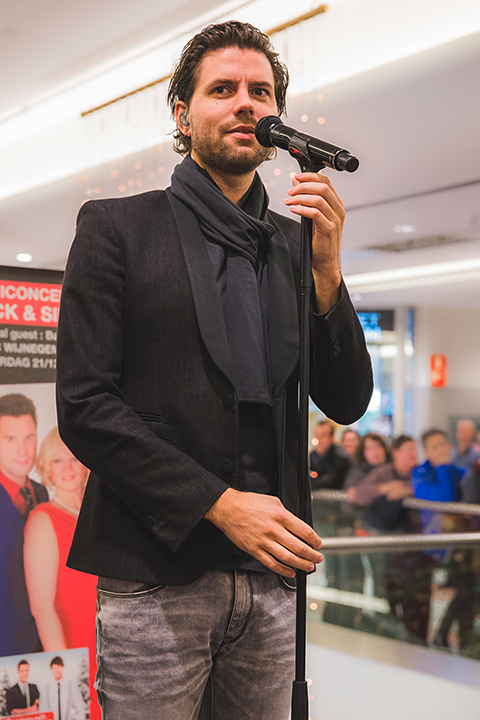 Nick & Simon en Barbara Dex @ Fnac Wijnegem, picture 18, photographed by Elke Briers - FrontView Magazine
