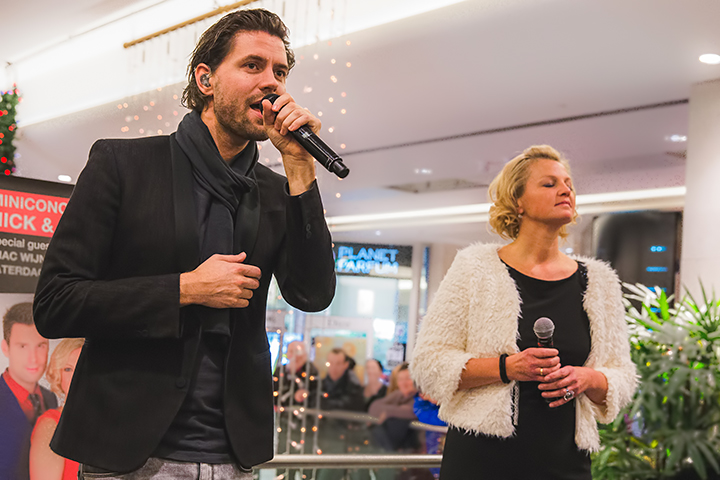 Nick & Simon en Barbara Dex @ Fnac Wijnegem, picture 19, photographed by Elke Briers - FrontView Magazine