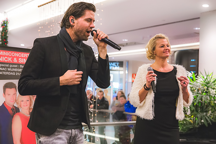 Nick & Simon en Barbara Dex @ Fnac Wijnegem, picture 20, photographed by Elke Briers - FrontView Magazine