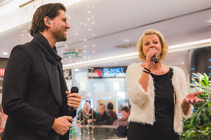 Nick & Simon en Barbara Dex @ Fnac Wijnegem, picture 21, photographed by Elke Briers - FrontView Magazine