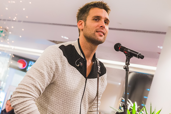 Nick & Simon en Barbara Dex @ Fnac Wijnegem, picture 24, photographed by Elke Briers - FrontView Magazine