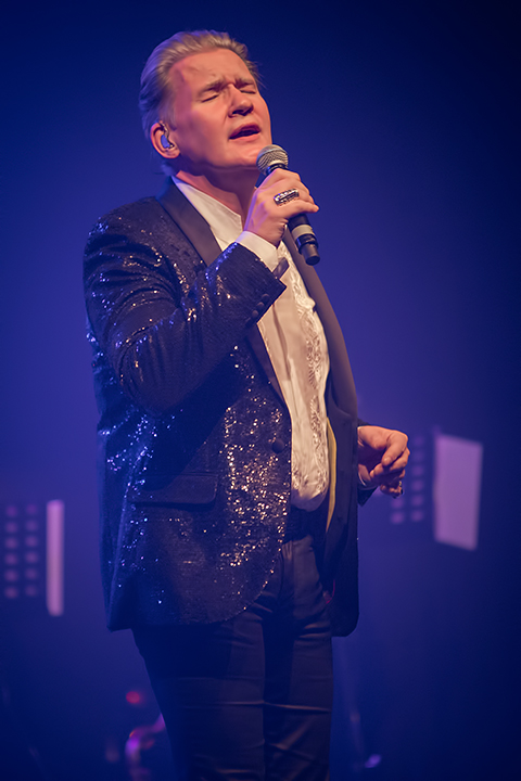 Johnny Logan @ Casino Knokke, picture 5, photographed by Elke Briers - FrontView Magazine