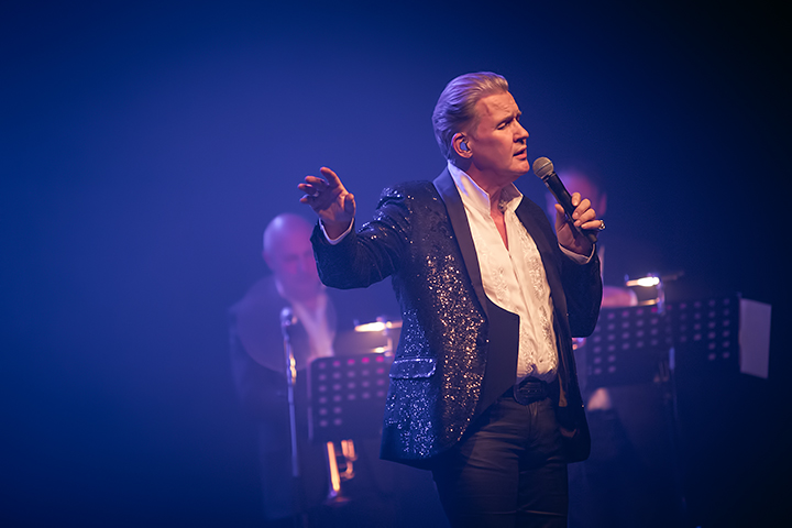 Johnny Logan @ Casino Knokke, picture 6, photographed by Elke Briers - FrontView Magazine