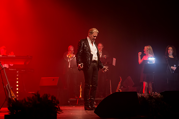 Johnny Logan @ Casino Knokke, picture 16, photographed by Elke Briers - FrontView Magazine