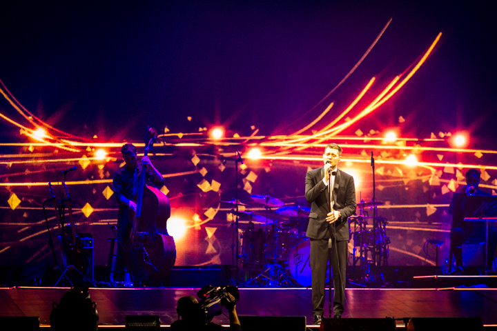 Michael Bublé @ Sportpaleis, picture 1, photographed by Tom Stessens - FrontView Magazine