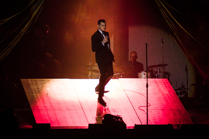 Michael Bublé @ Sportpaleis, picture 2, photographed by Tom Stessens - FrontView Magazine