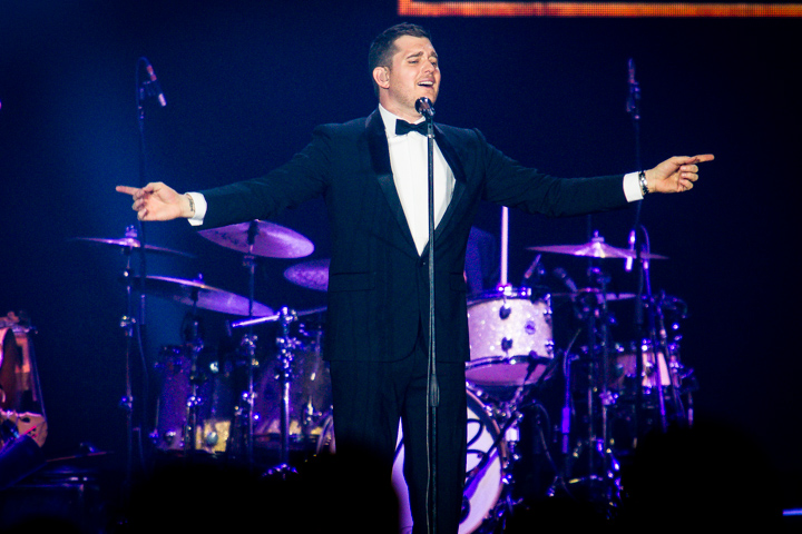 Michael Bublé @ Sportpaleis, picture 6, photographed by Tom Stessens - FrontView Magazine