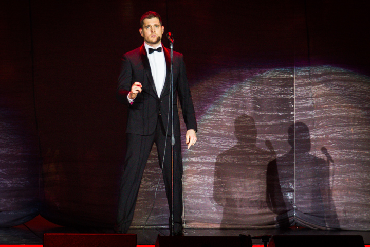 Michael Bublé @ Sportpaleis, picture 7, photographed by Tom Stessens - FrontView Magazine