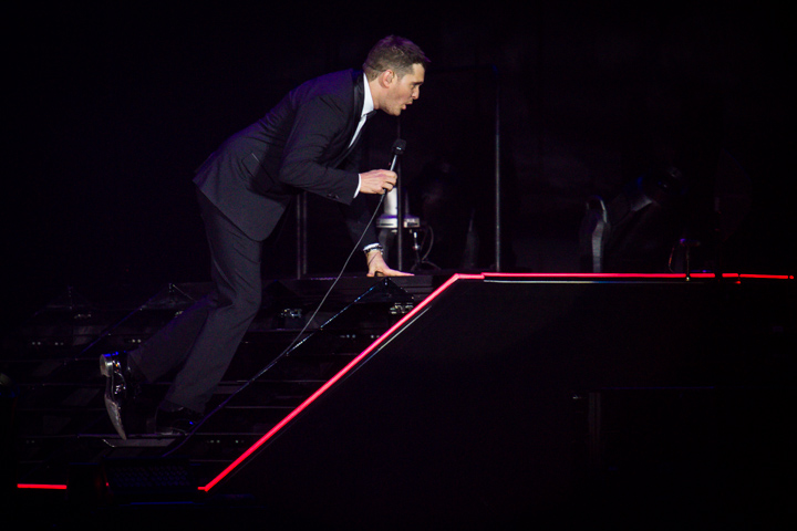 Michael Bublé @ Sportpaleis, picture 13, photographed by Tom Stessens - FrontView Magazine