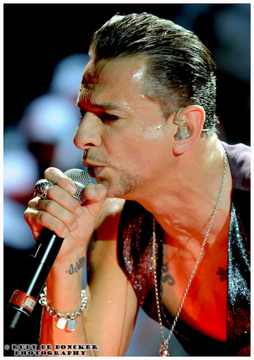 Depeche Mode @ Sportpaleis, picture 16, photographed by Rudy De Doncker - FrontView Magazine