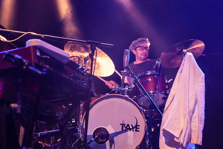 Edward Sharpe And The Magnetic Zeros @ Effenaar, picture 22, photographed by Dorien Goetschalckx - FrontView Magazine