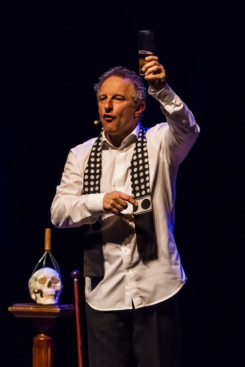 Eindelijk! Hamlet @ Fakkeltheater Antwerpen, foto 1, foto's door Marco Bastiaens - FrontView Magazine