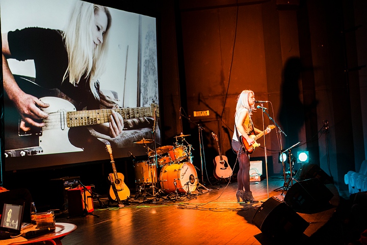 Staalplaat #2 met Guy Swinnen & Naomie Sijmons (Reena Riot) @ cc Luchtbal, picture 10, photographed by Edwin Houdevelt - FrontView Magazine