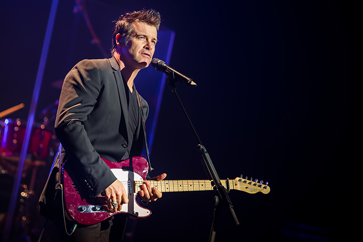 Roch Voisine @ Koninklijk Circus, picture 6, photographed by Elke Briers - FrontView Magazine
