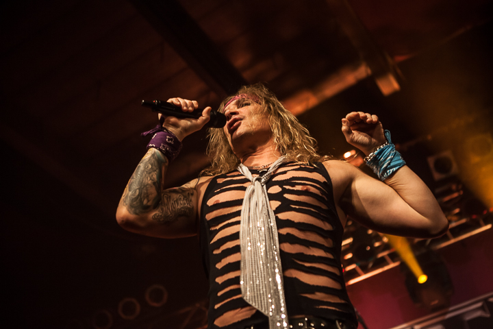 Steel Panther @ Live Music Hall, foto 8, foto's door Dorien Goetschalckx - FrontView Magazine
