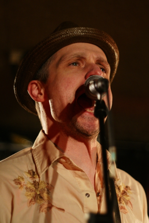 Memo Gonzalez & The bluescasters @ MOD Hasselt, picture 1, photographed by benny antoniw - FrontView Magazine