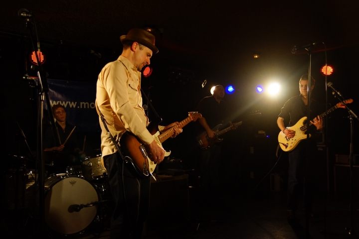 Memo Gonzalez & The bluescasters @ MOD Hasselt, picture 2, photographed by benny antoniw - FrontView Magazine