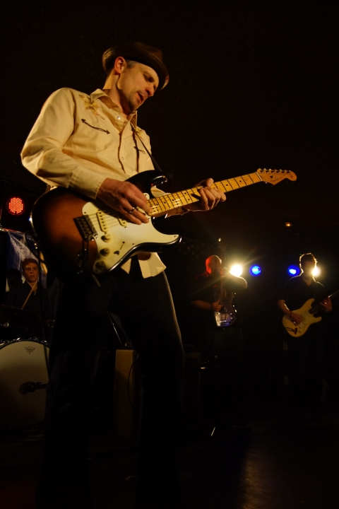 Memo Gonzalez & The bluescasters @ MOD Hasselt, picture 4, photographed by benny antoniw - FrontView Magazine