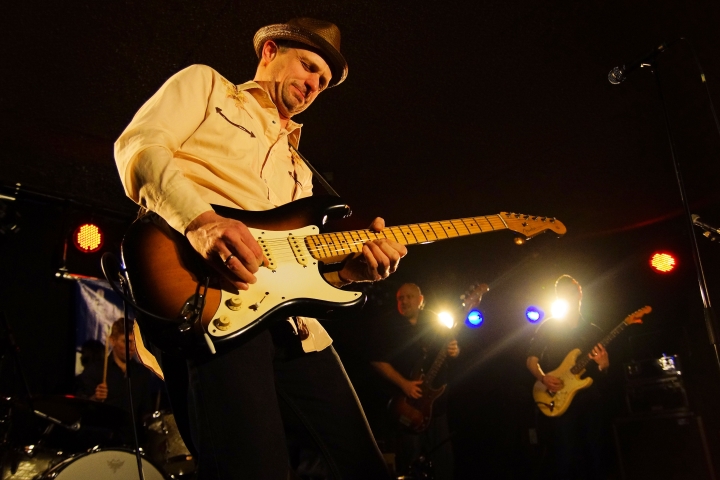 Memo Gonzalez & The bluescasters @ MOD Hasselt, picture 6, photographed by benny antoniw - FrontView Magazine