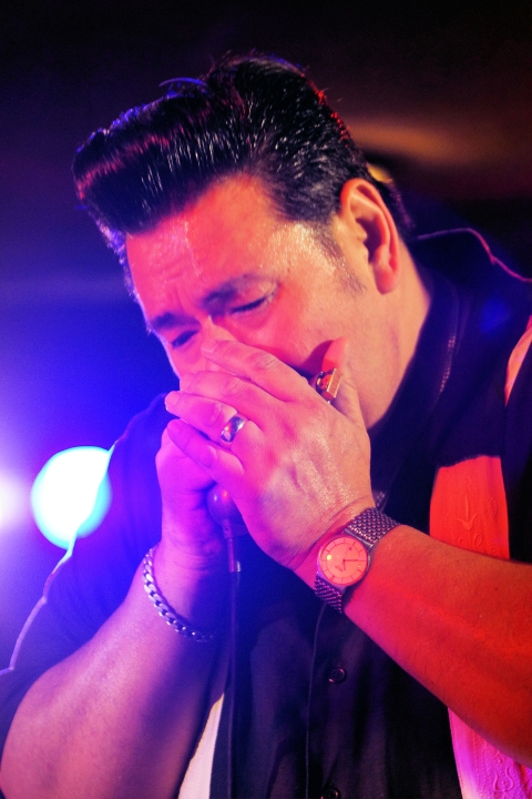 Memo Gonzalez & The bluescasters @ MOD Hasselt, picture 14, photographed by benny antoniw - FrontView Magazine