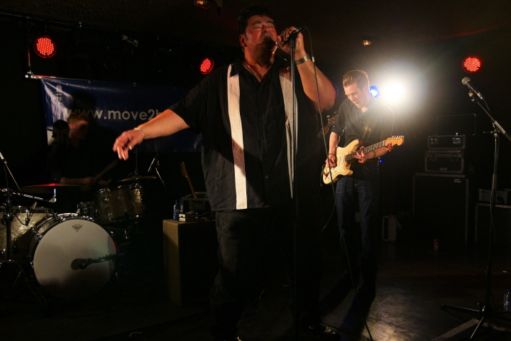 Memo Gonzalez & The bluescasters @ MOD Hasselt, picture 19, photographed by benny antoniw - FrontView Magazine