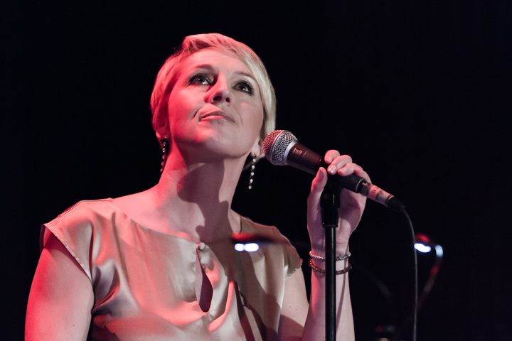 naPUURlijk - Ann De Winne zingt Vlaams @ Fakkelteater te Antwerpen, foto 13, foto's door Guy Danneels - FrontView Magazine