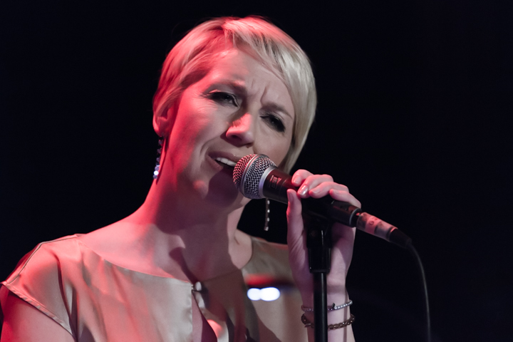 naPUURlijk - Ann De Winne zingt Vlaams @ Fakkelteater te Antwerpen, foto 15, foto's door Guy Danneels - FrontView Magazine