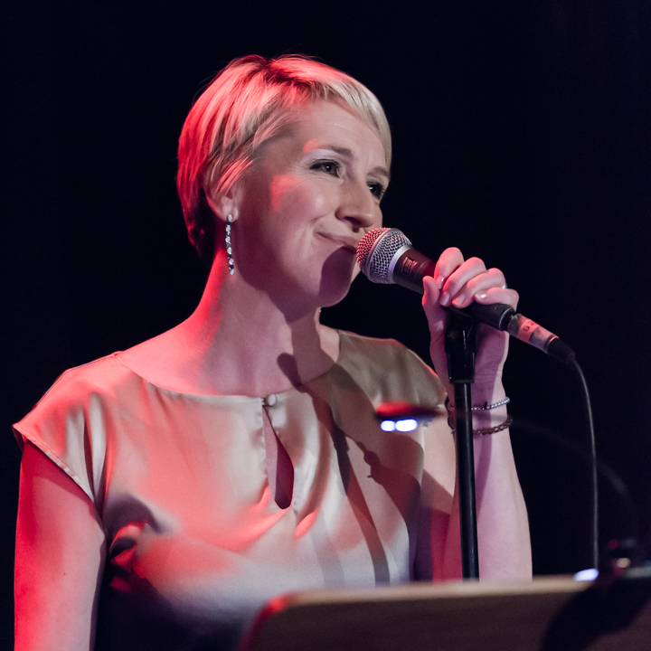 naPUURlijk - Ann De Winne zingt Vlaams @ Fakkelteater te Antwerpen, foto 16, foto's door Guy Danneels - FrontView Magazine