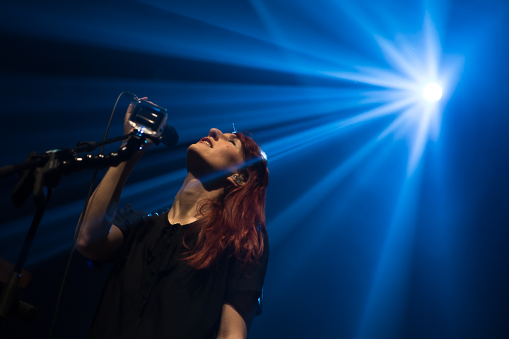 Hannah Georgas @ 013, picture 5, photographed by Dorien Goetschalckx - FrontView Magazine