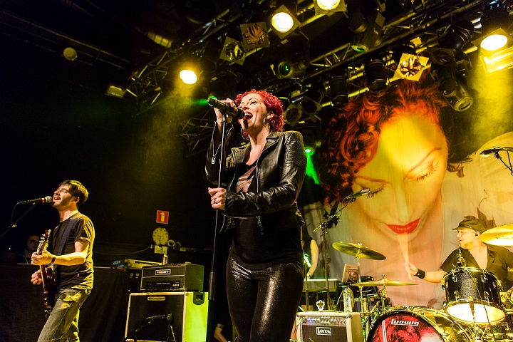 Anneke Van Giersbergen @ 013, picture 2, photographed by Edwin Houdevelt - FrontView Magazine