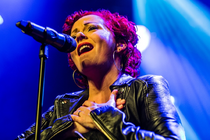 Anneke Van Giersbergen @ 013, picture 6, photographed by Edwin Houdevelt - FrontView Magazine