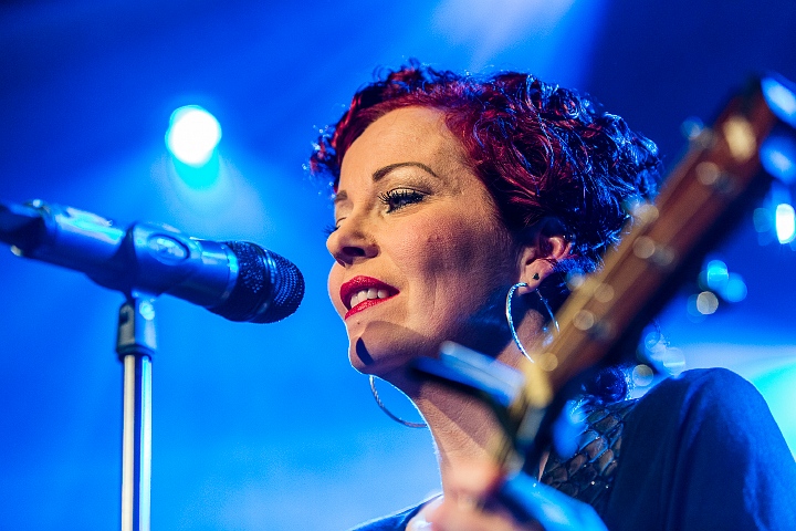 Anneke Van Giersbergen @ 013, picture 25, photographed by Edwin Houdevelt - FrontView Magazine