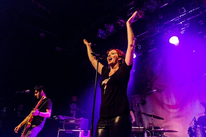 Anneke Van Giersbergen @ 013, picture 31, photographed by Edwin Houdevelt - FrontView Magazine