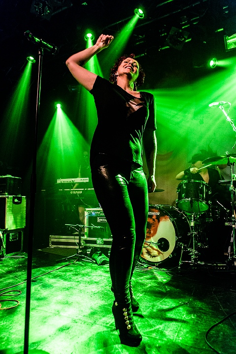 Anneke Van Giersbergen @ 013, picture 32, photographed by Edwin Houdevelt - FrontView Magazine
