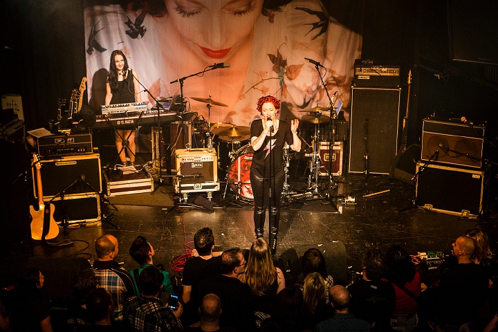 Anneke Van Giersbergen @ 013, picture 40, photographed by Edwin Houdevelt - FrontView Magazine