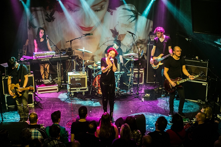 Anneke Van Giersbergen @ 013, picture 43, photographed by Edwin Houdevelt - FrontView Magazine