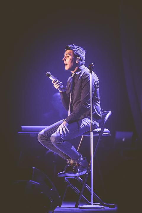 Jan Smit @ Ethias Theater, picture 5, photographed by Elke Briers - FrontView Magazine