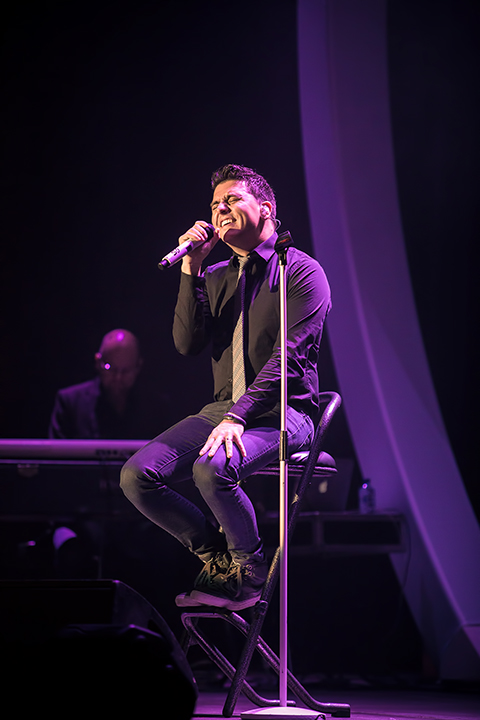 Jan Smit @ Ethias Theater, picture 8, photographed by Elke Briers - FrontView Magazine
