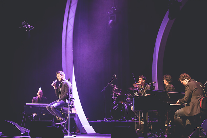 Jan Smit @ Ethias Theater, picture 10, photographed by Elke Briers - FrontView Magazine