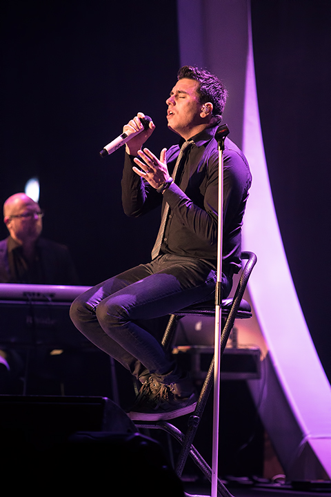 Jan Smit @ Ethias Theater, picture 11, photographed by Elke Briers - FrontView Magazine