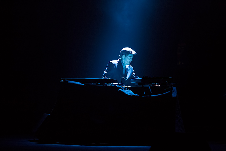 Belle Perez - Colores @ Chassé Theater, picture 2, photographed by Elke Briers - FrontView Magazine