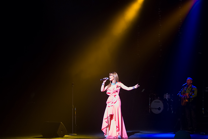 Belle Perez - Colores @ Chassé Theater, picture 3, photographed by Elke Briers - FrontView Magazine