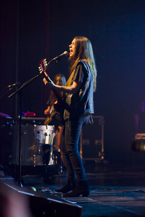 Haim @ Ancienne Belgique, picture 7, photographed by Geert Pieters - FrontView Magazine