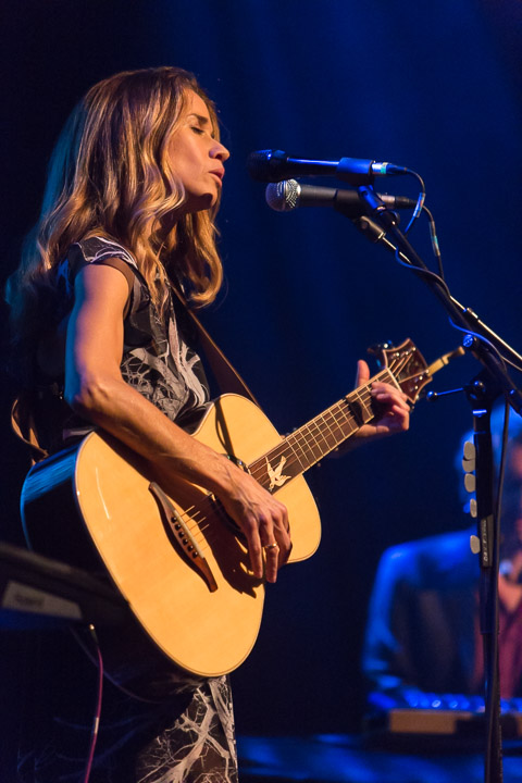 Heather Nova @ Het Depot, picture 2, photographed by Gino Verhulst - FrontView Magazine