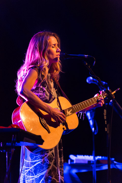 Heather Nova @ Het Depot, picture 12, photographed by Gino Verhulst - FrontView Magazine