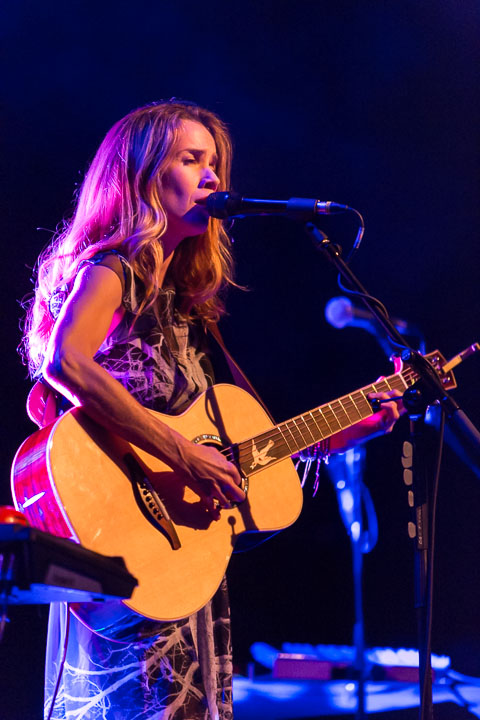 Heather Nova @ Het Depot, picture 13, photographed by Gino Verhulst - FrontView Magazine