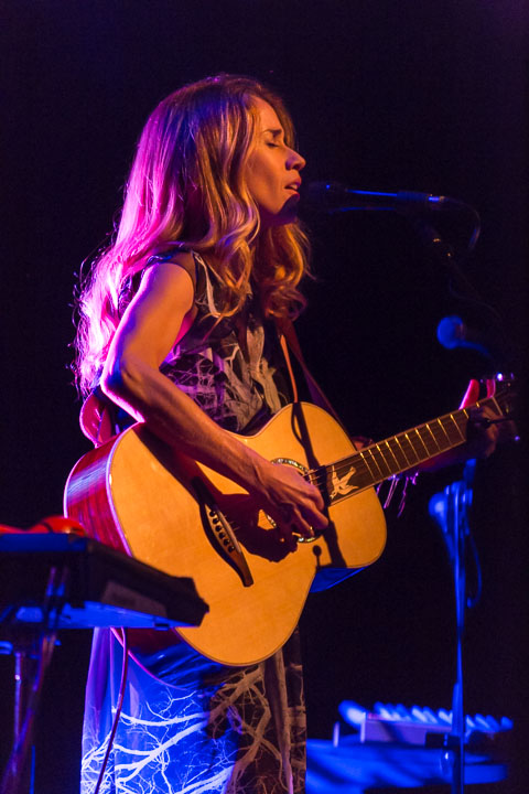 Heather Nova @ Het Depot, picture 14, photographed by Gino Verhulst - FrontView Magazine