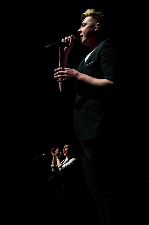 John Newman @ Ancienne Belgique, picture 3, photographed by Tom Stessens - FrontView Magazine