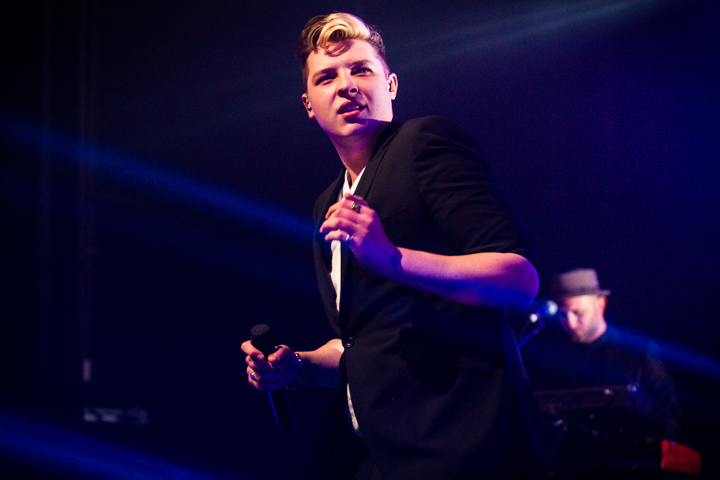 John Newman @ Ancienne Belgique, picture 5, photographed by Tom Stessens - FrontView Magazine