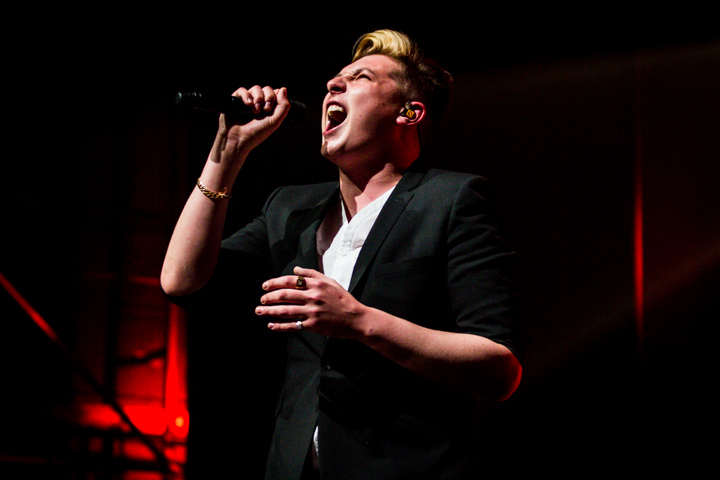 John Newman @ Ancienne Belgique, picture 8, photographed by Tom Stessens - FrontView Magazine